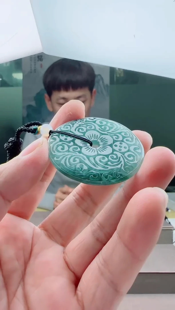 【闪购商品】翡翠颈饰未镶嵌大花扣