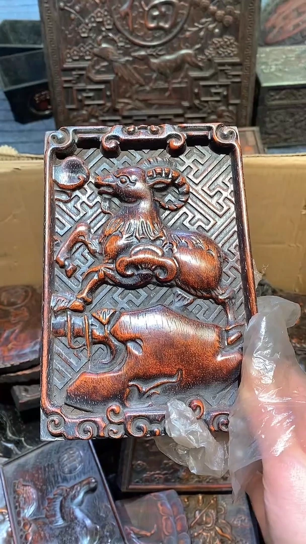 木紫檀雕刻一物一拍