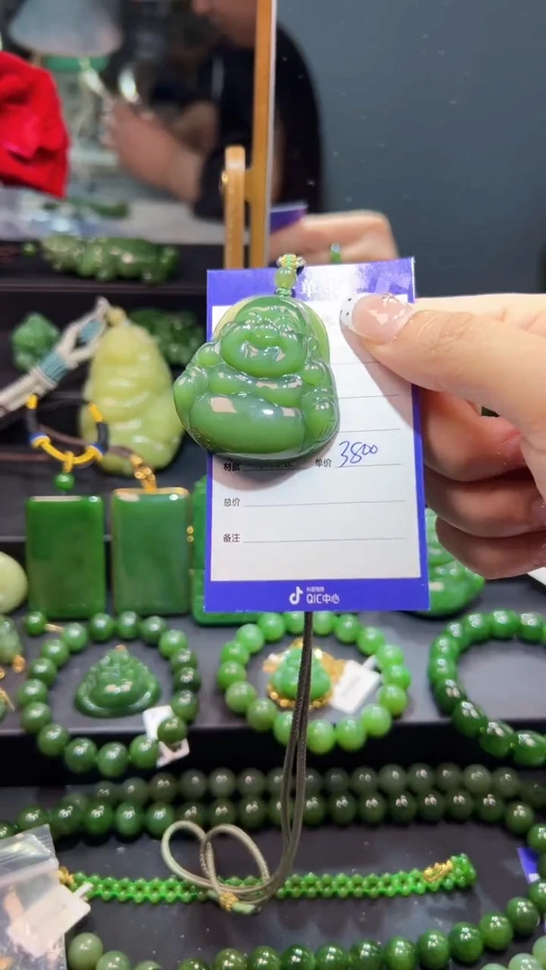 和田玉（碧玉）未镶嵌颈饰1