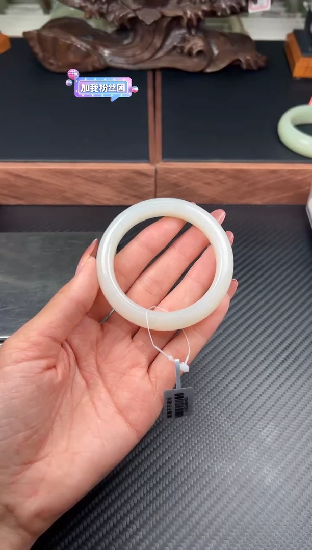 和田玉手镯未镶嵌黑山微色差53+h