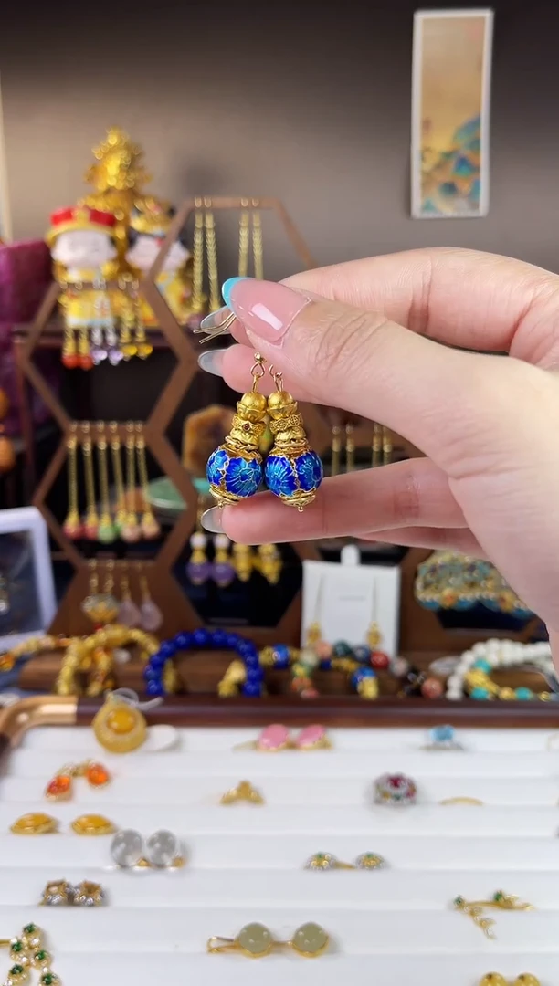 ，蓝色莲花珐琅耳钩