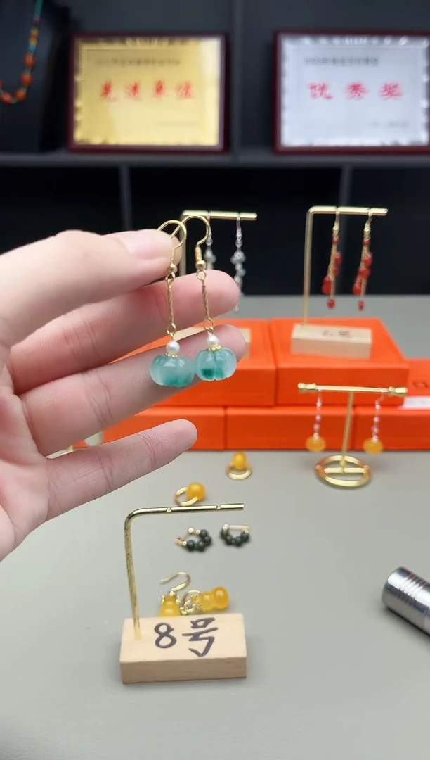 未镶嵌石英质玉（天山翠）耳钉226