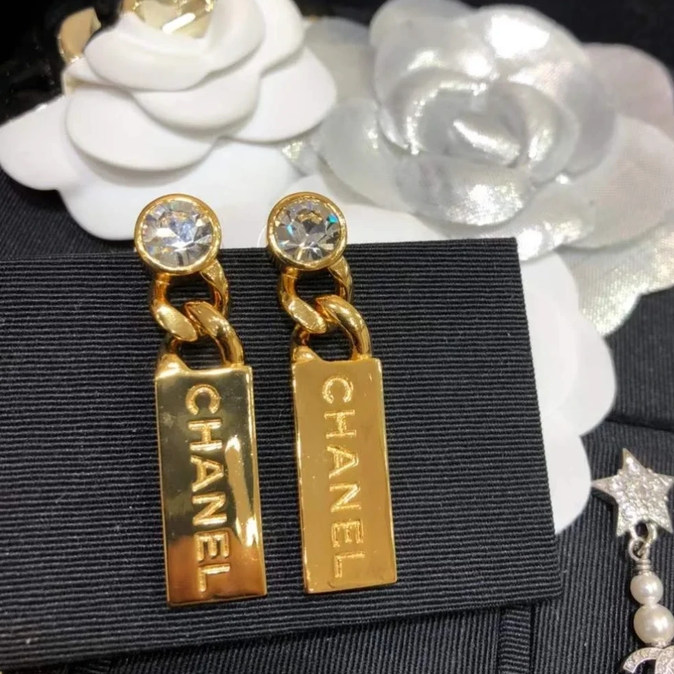 全新未使用 Chanel/香奈儿 【念念活动】水钻字母长条耳钉合金