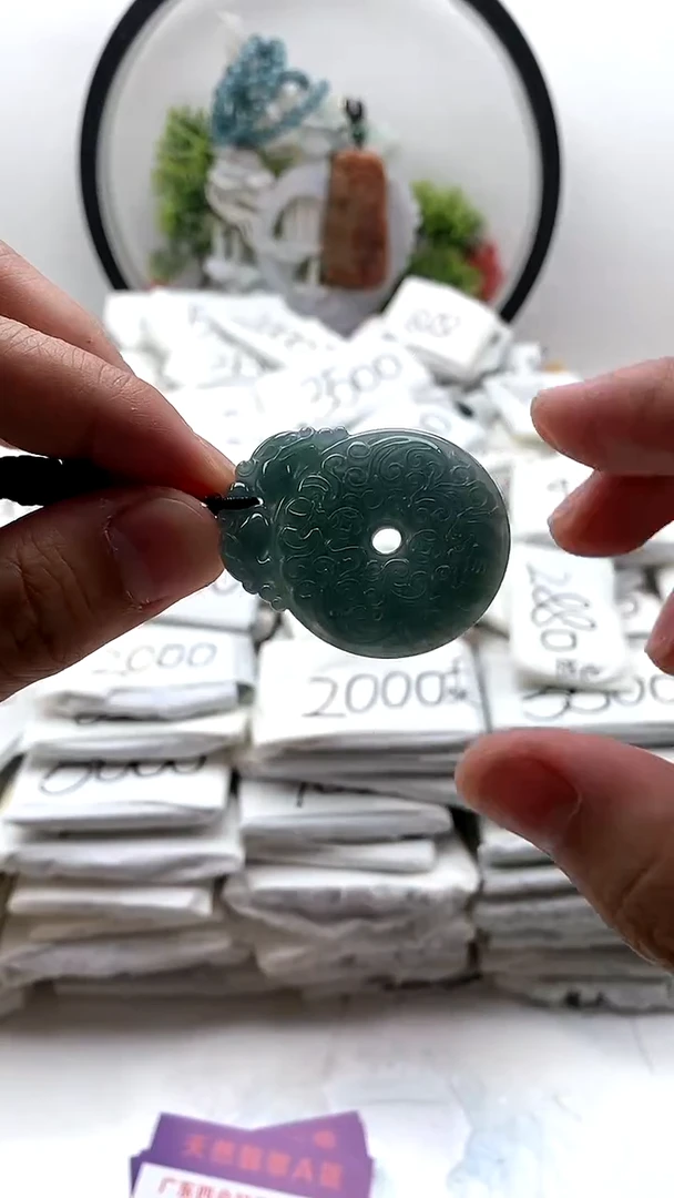 翡翠未镶嵌颈饰扣子1