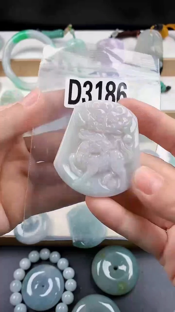 颈饰未镶嵌翡翠天然翡翠吊坠挂件