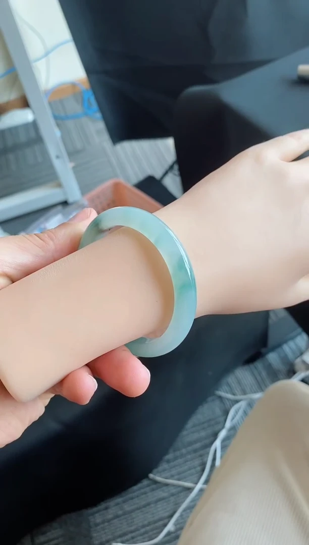 【闪购商品】翡翠手镯未镶嵌13号53.6*9.1*7.5正圈