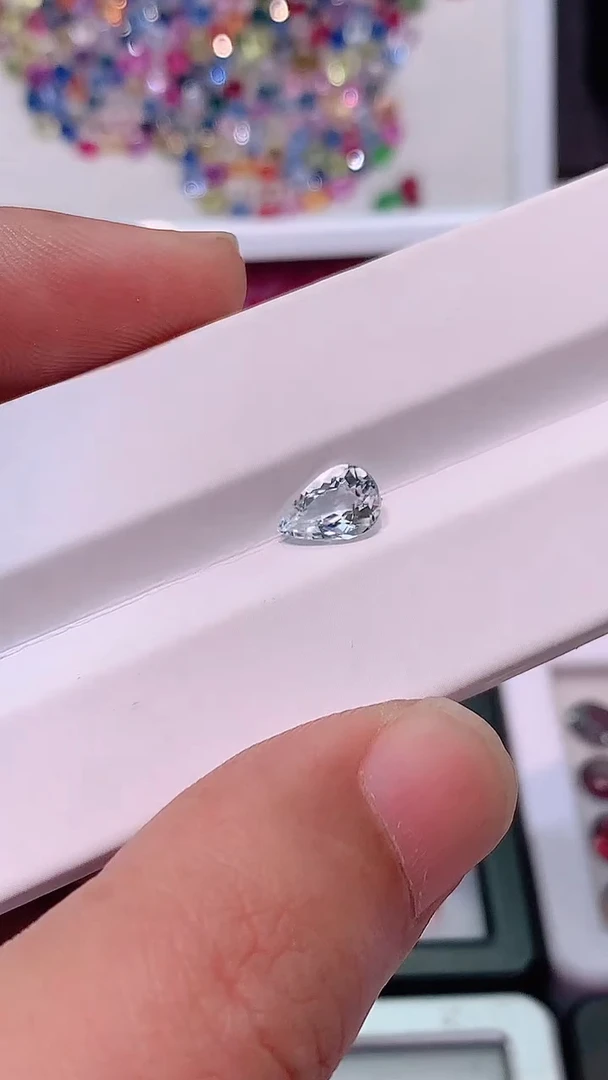 【闪购商品】海蓝宝石裸石未镶嵌水滴1.07