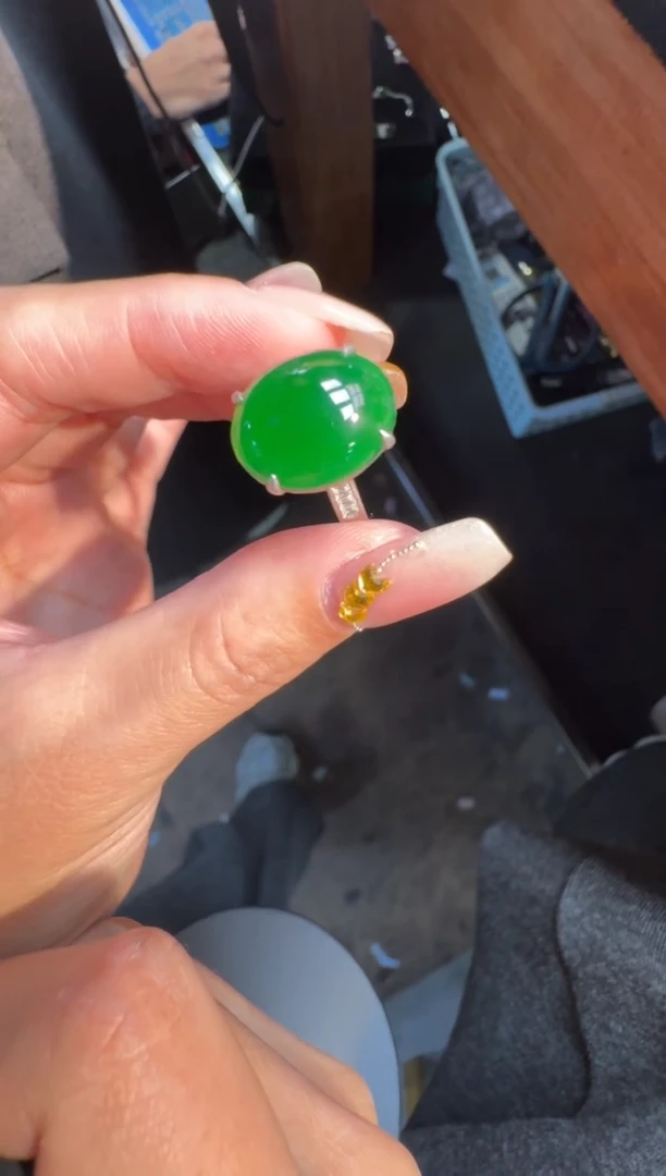 未镶嵌定制翡翠翡翠A货有轻微色差属于正常现象，戒指1