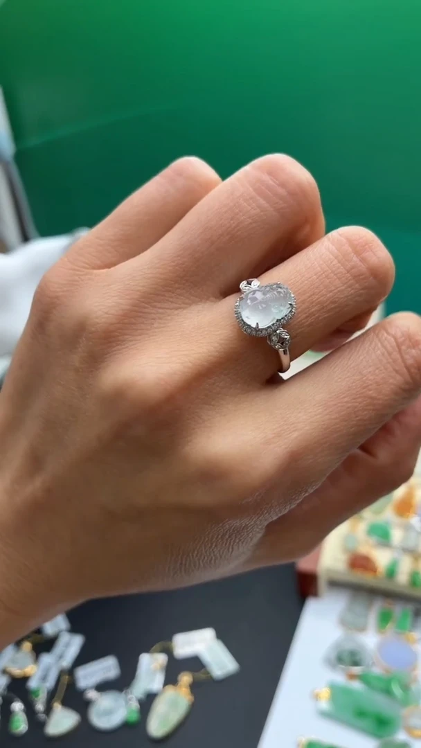 颈饰18K金镶嵌翡翠天然翡翠A货