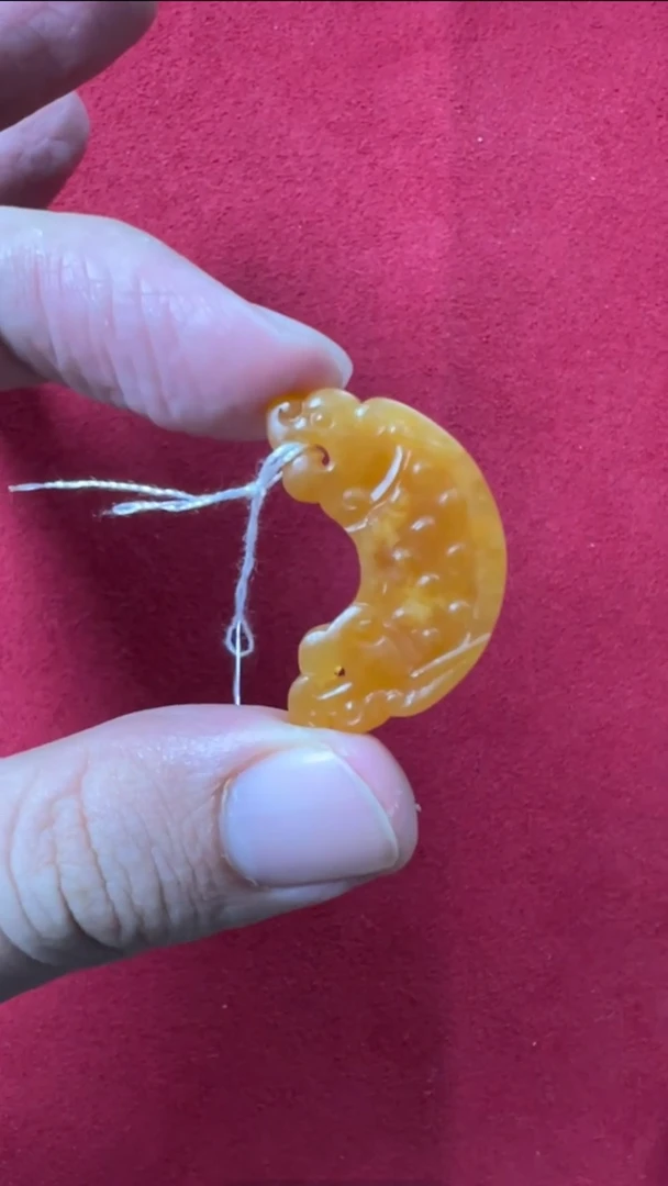 【闪购商品】玛瑙/玉髓挂件未镶嵌俄料满黄沁仿古龙纹玉璜