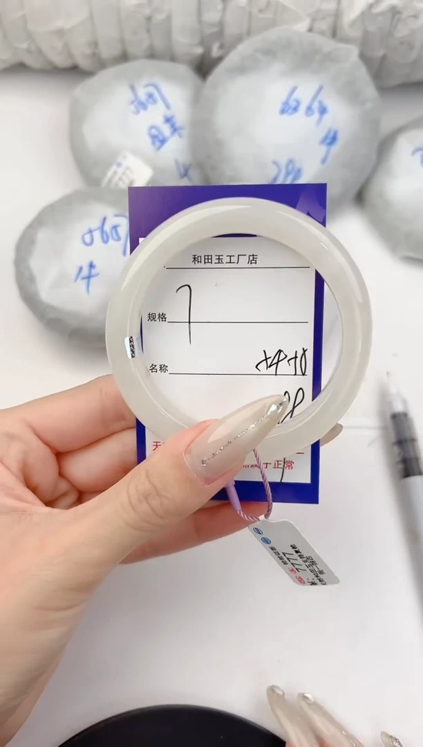 和田玉手镯未镶嵌7颜色微差无瑕疵