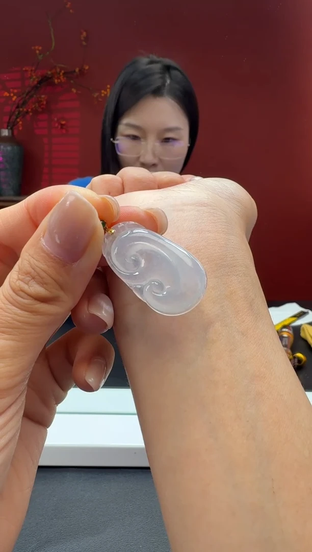 颈饰18K金镶嵌翡翠如意