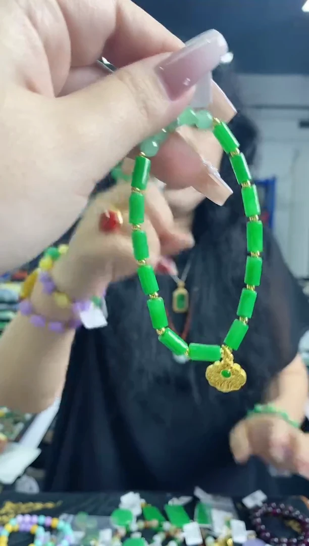 未镶嵌手链翡翠多样性发其一，颜色微差