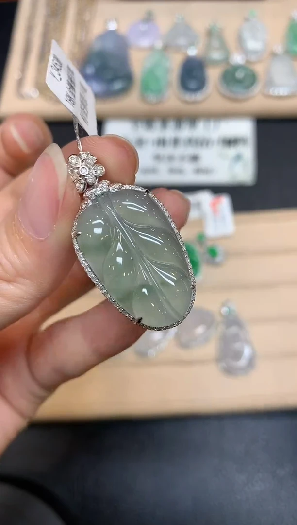 【闪购商品】翡翠颈饰18K金镶嵌树叶【无服务费