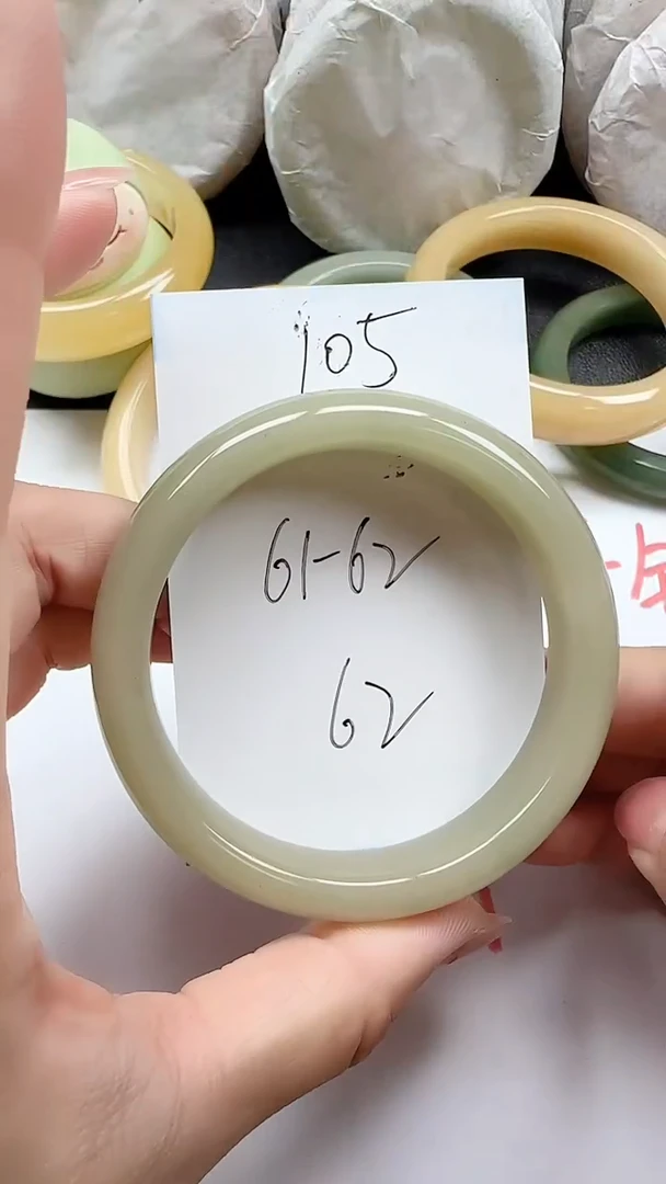 石英质玉手镯未镶嵌105+6162
