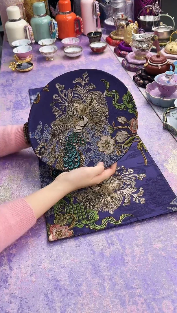 09 孔雀圆型钉珠茶席