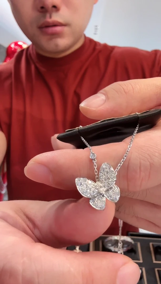 颈饰钻石18K金镶嵌满钻蝴蝶项链白金色