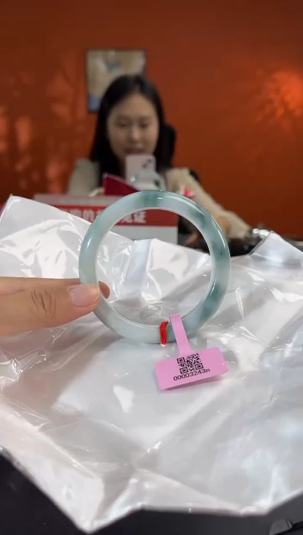 未镶嵌手镯翡翠8      58.2