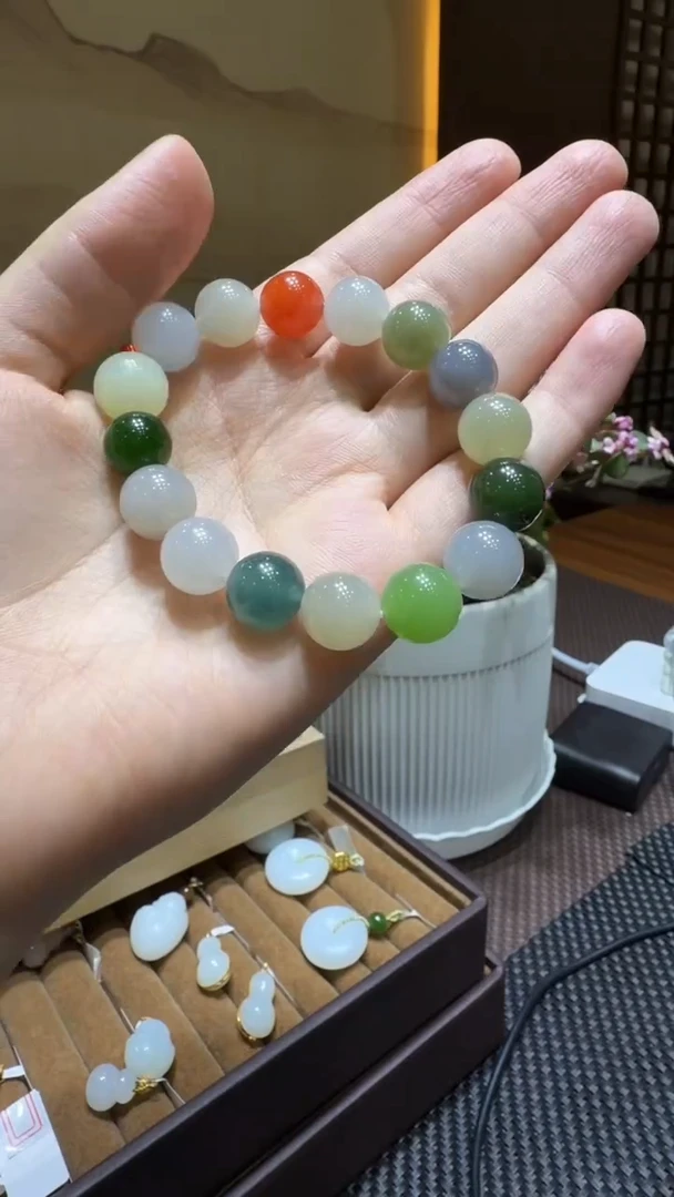 颈饰未镶嵌和田玉手串