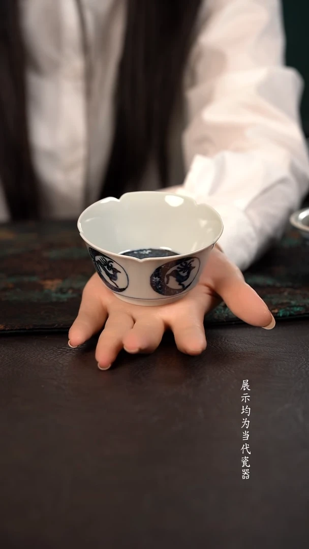 微瑕雲山敬古团纹小鹿花口杯