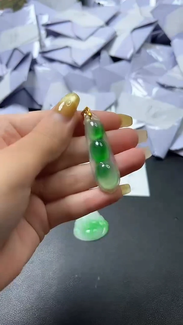 翡翠未镶嵌颈饰时尚女士精品吊坠