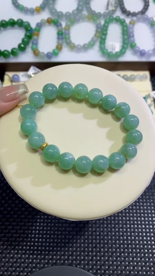 翡翠散珠卡10加果绿手串