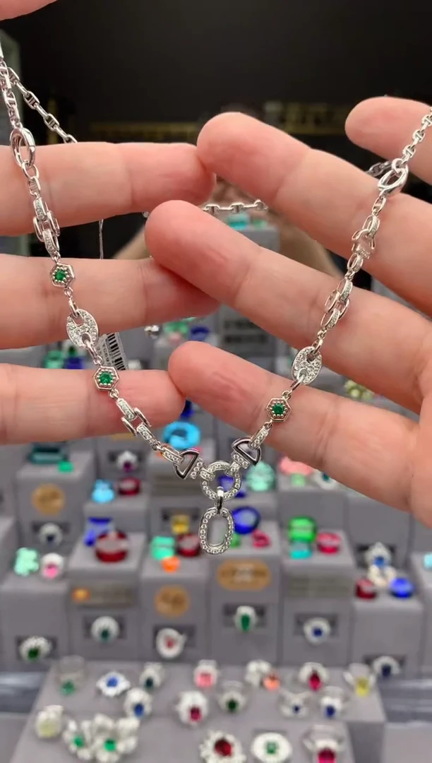 18K金镶嵌颈饰祖母绿祖母绿项链