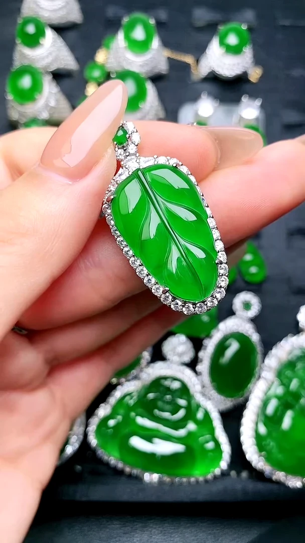 【闪购商品】翡翠吊坠(赠链)银S925镶嵌叶子吊坠