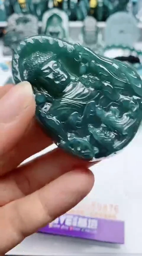 翡翠未镶嵌颈饰