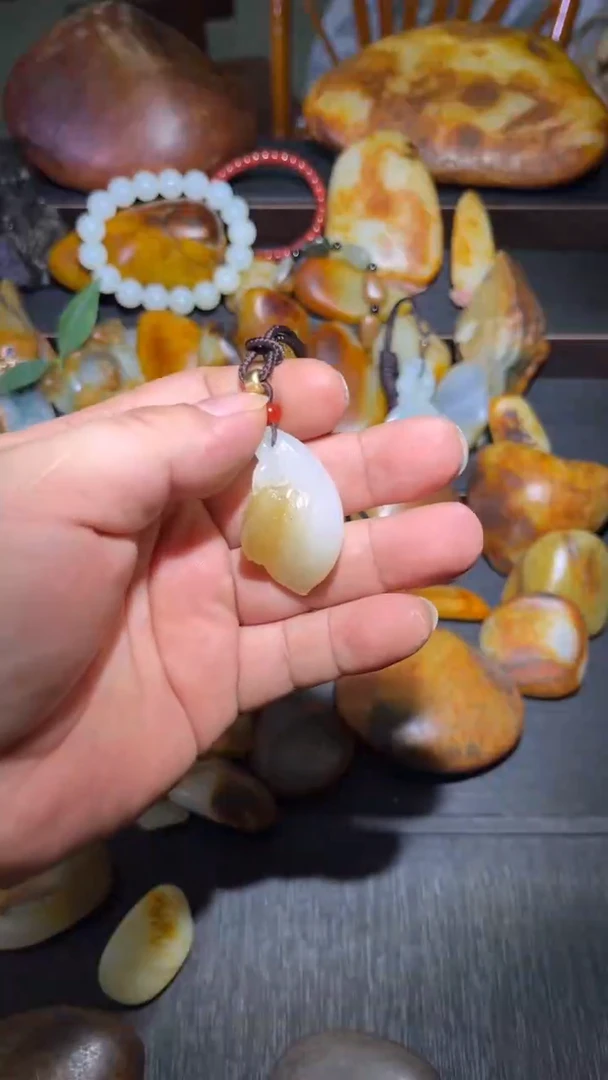 吊坠(赠链)未镶嵌和田玉俄巴沙一鸣惊人