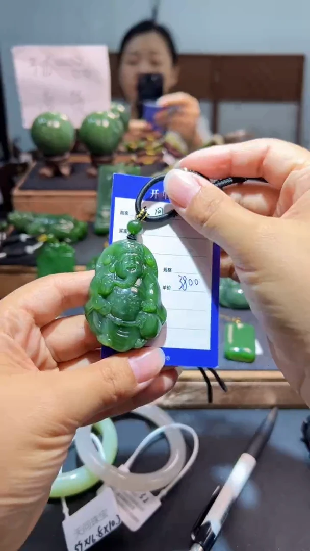 颈饰未镶嵌和田玉（碧玉）1