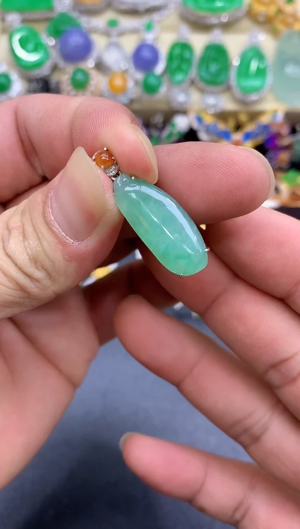 颈饰18K金镶嵌翡翠377-中国好珍宝