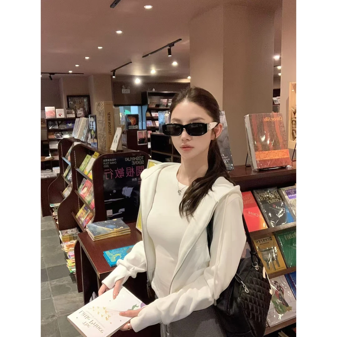 简约百搭小圆领分割T恤+北欧老钱风双开拉链连帽卫衣Q  9334#