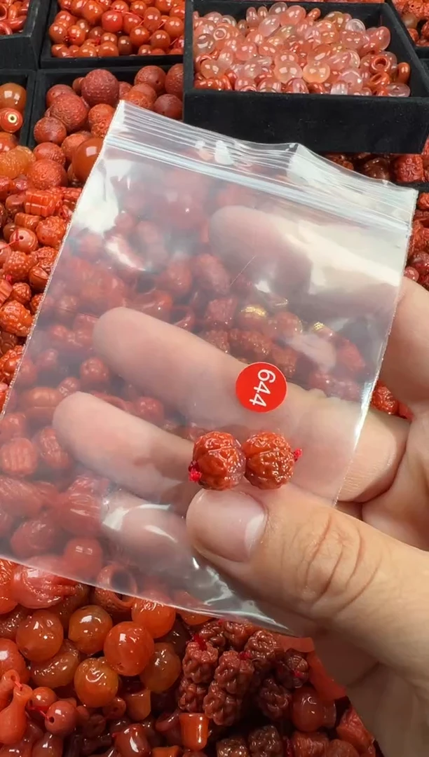 南红玛瑙未镶嵌颈饰1