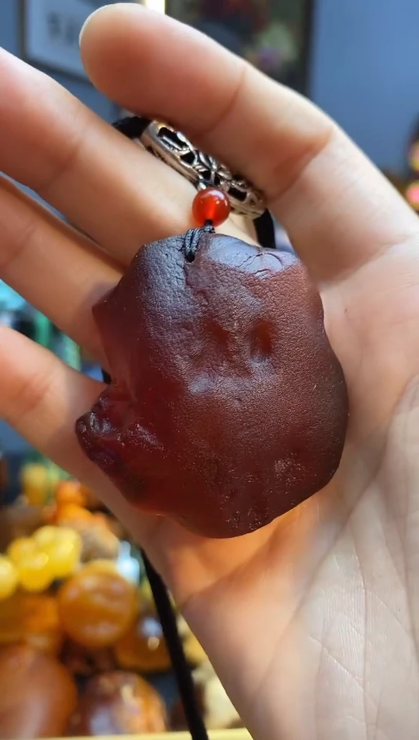 未镶嵌颈饰琥珀吊坠