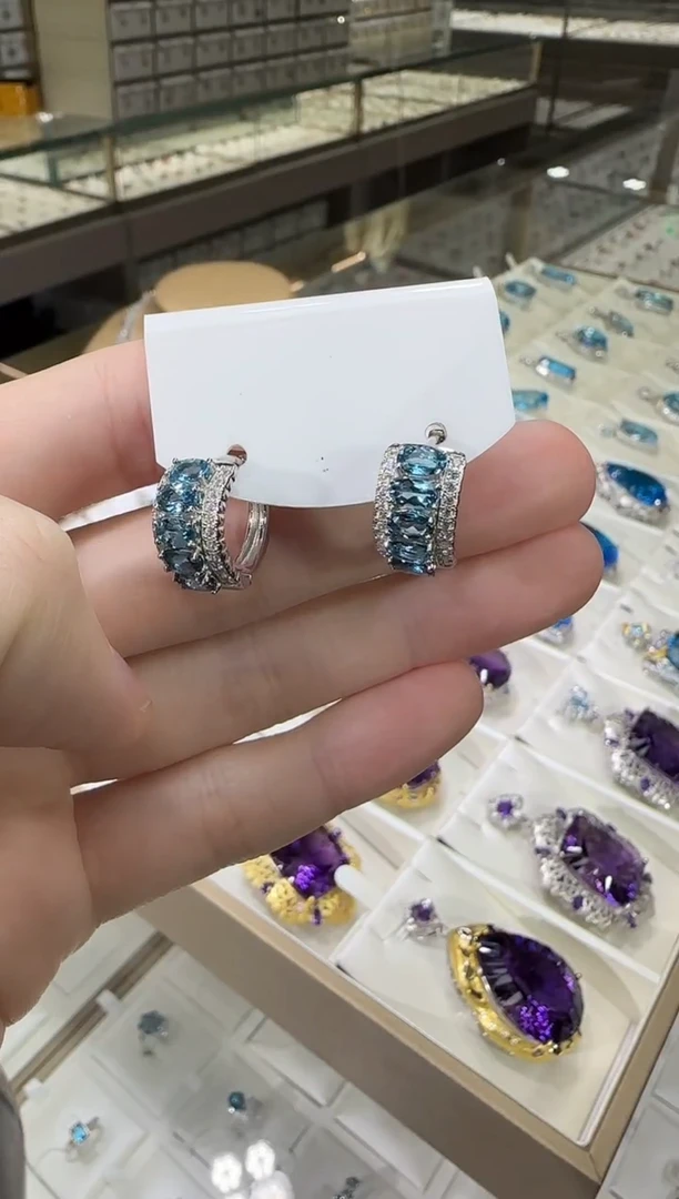 银S925镶嵌托帕石耳饰8mm耳扣伦敦蓝