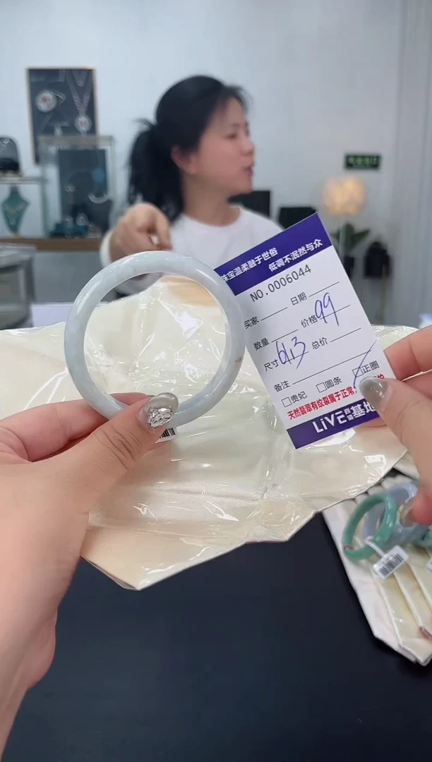 【闪购商品】翡翠手镯未镶嵌天然翡翠A货