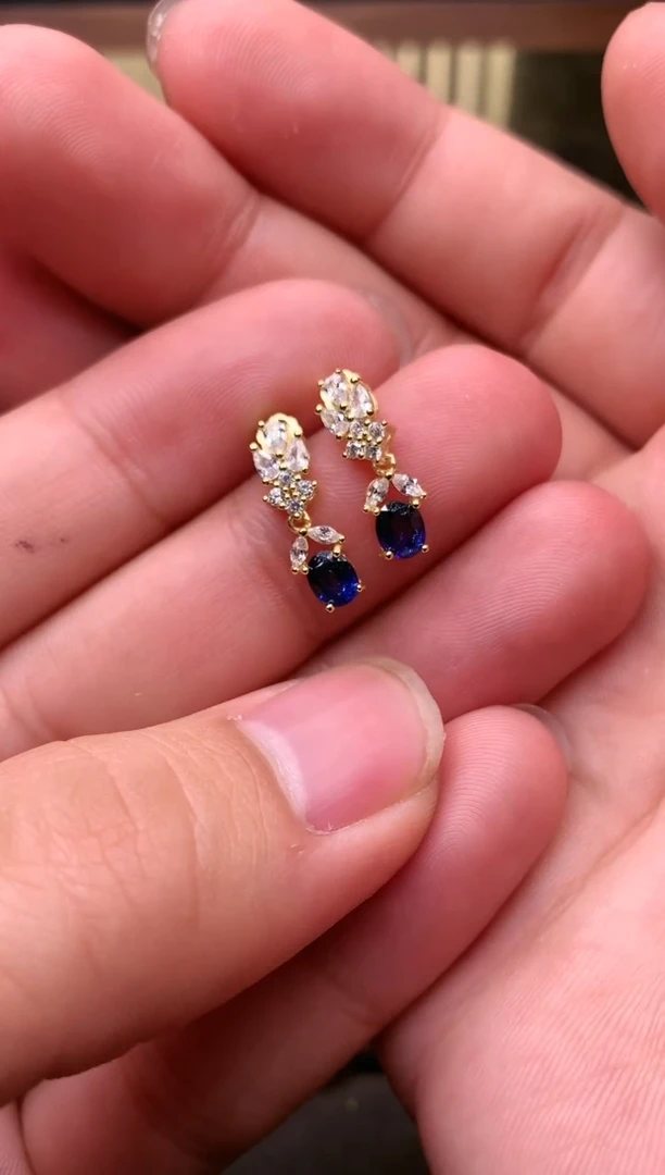 【闪购商品】蓝宝石耳饰银S925镶嵌........