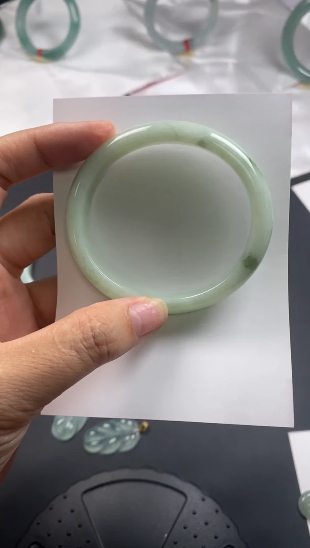未镶嵌手镯翡翠福利手镯