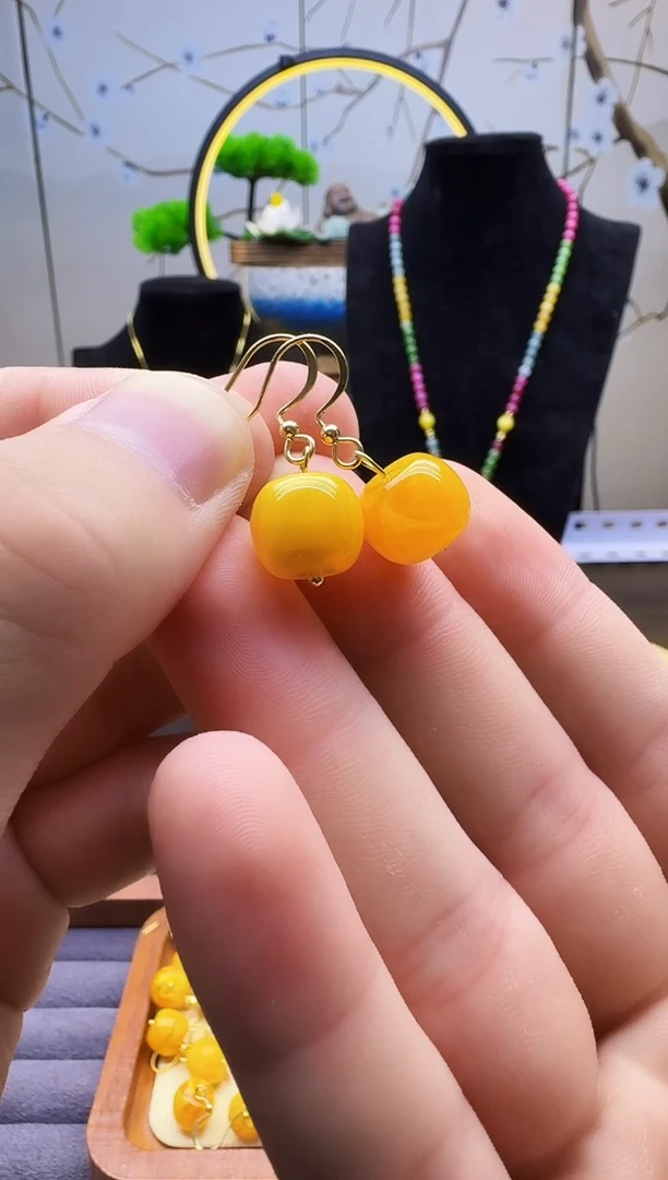 14K金镶嵌蜜蜡耳饰E01