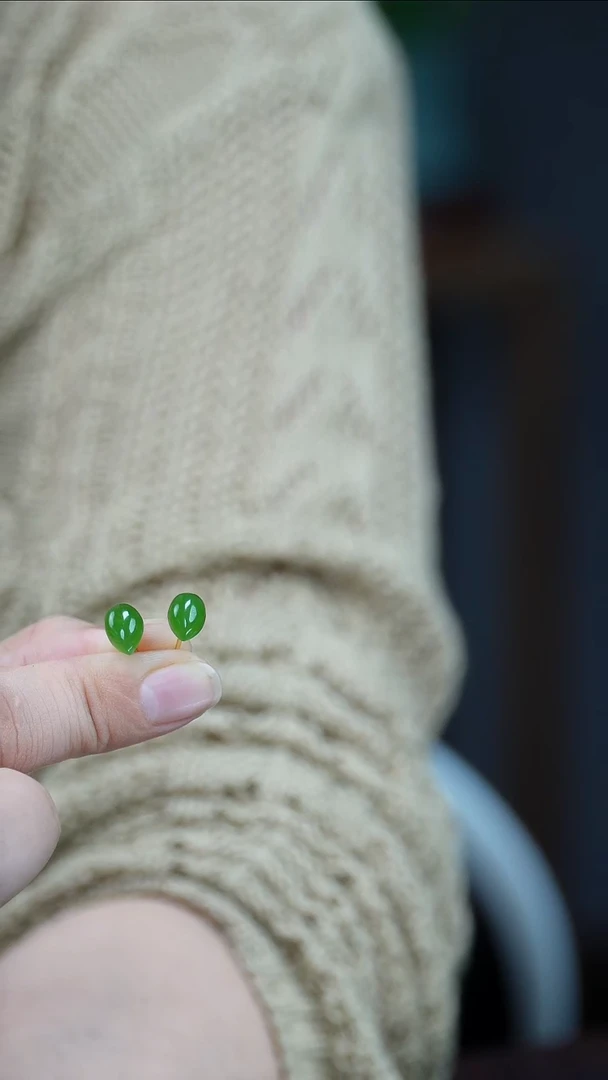 18K金镶嵌和田玉耳饰1