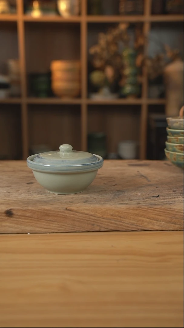 青云系列的小炖盅1个