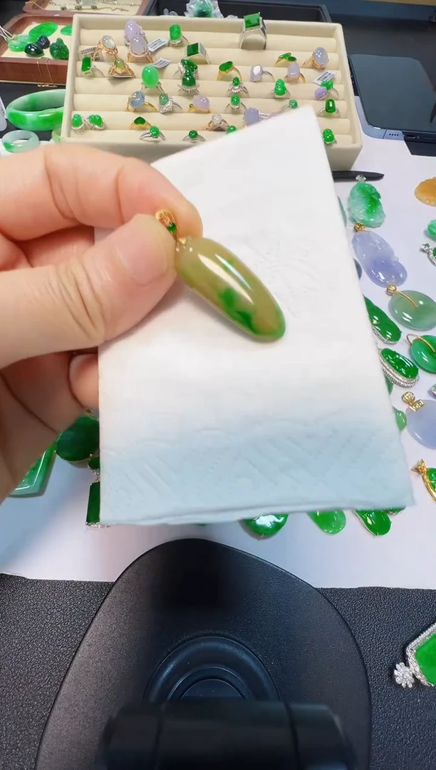 吊坠(不含链)18K金镶嵌翡翠980