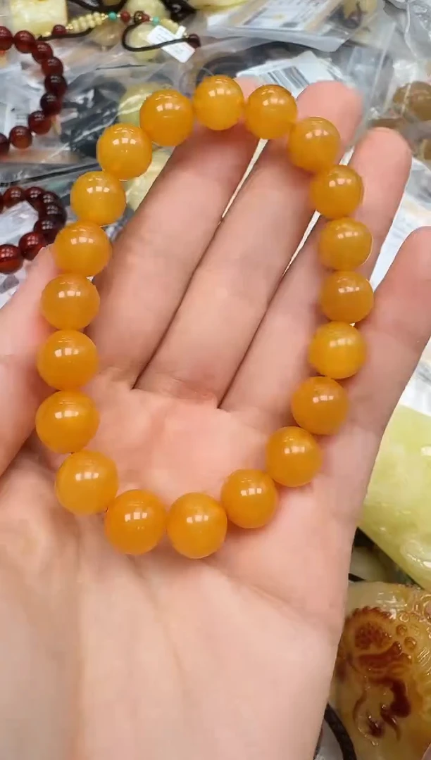 未镶嵌琥珀裸石如图