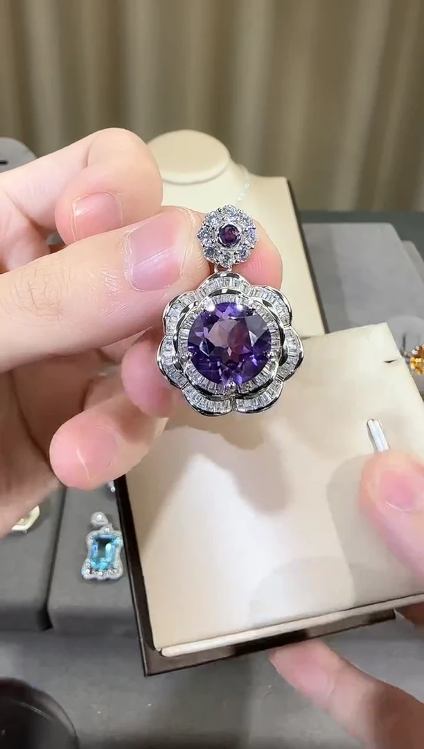 颈饰银S925镶嵌紫晶13mm手捧花吊坠设计款