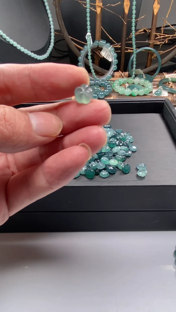 【闪购商品】翡翠手串未镶嵌多样性发货莲蓬