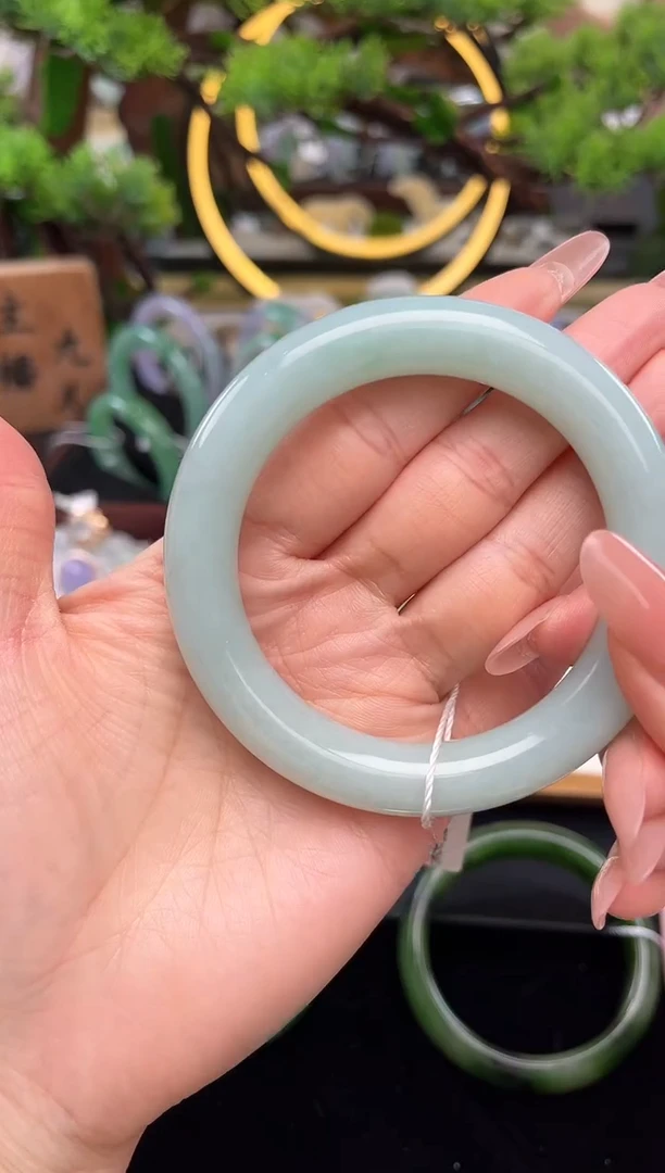 未镶嵌手镯翡翠手镯