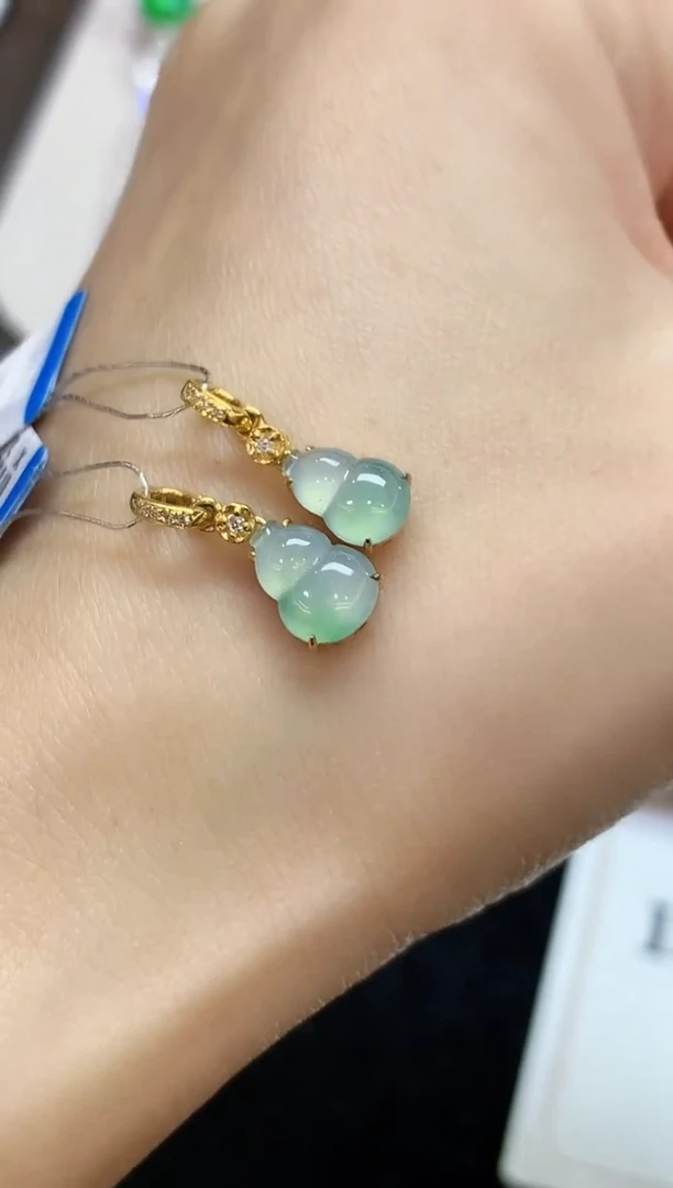 吊坠(不含链)18K金镶嵌翡翠X多样性发其一