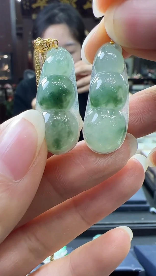 【闪购商品】翡翠挂件18K金镶嵌豆子不含链（多样性发其一）