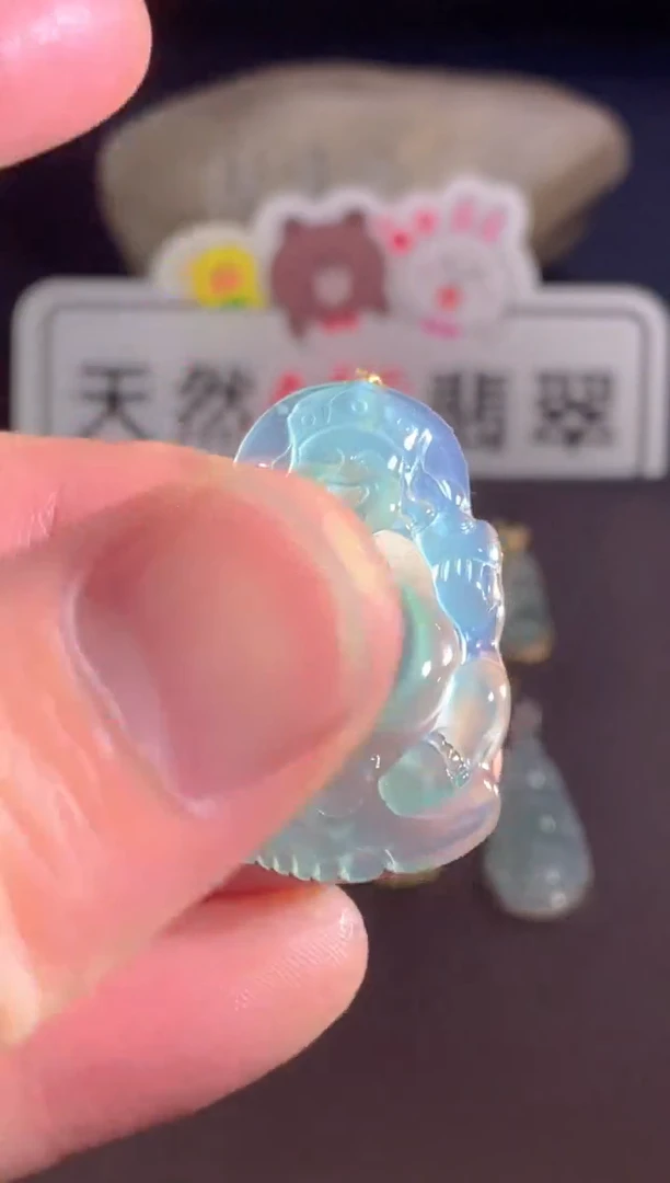 颈饰18K金镶嵌翡翠